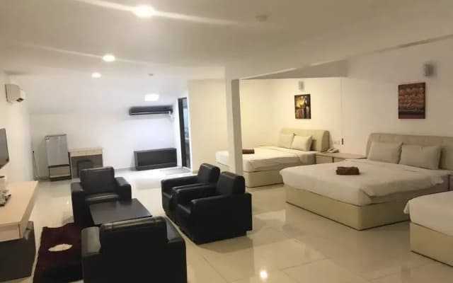 Peach Hill Hotel - photo 4