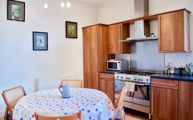 Spacious Flat in Central Stockbridge - photo 4