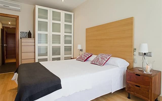 Charming 3BR & sunny Terrace in Eixample - Noname - photo 4