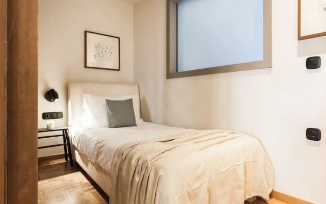 UPSTREET Modern Minimalist 3BD Apt-Hilton - photo 2
