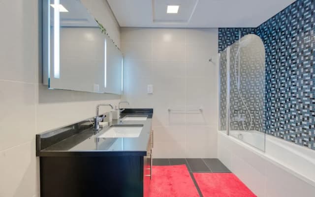 R&H Cayan Tower - photo 5