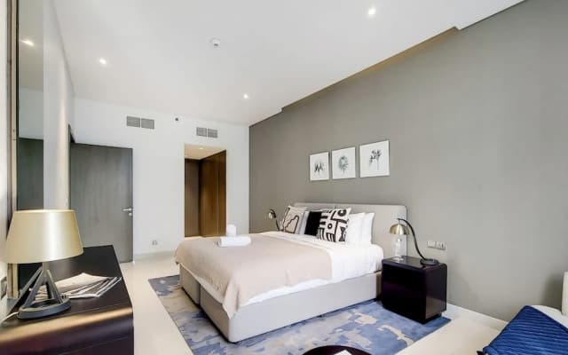 Manzil - 1BR in Business Bay w Burj & Canal Views - photo 4