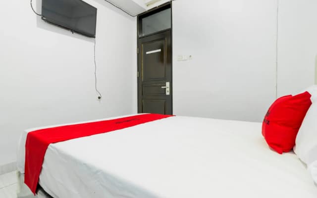 Reddoorz near Gajah Mada Plaza 2 - photo 4