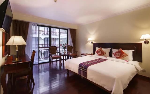 Smiling Deluxe Hotel - photo 3