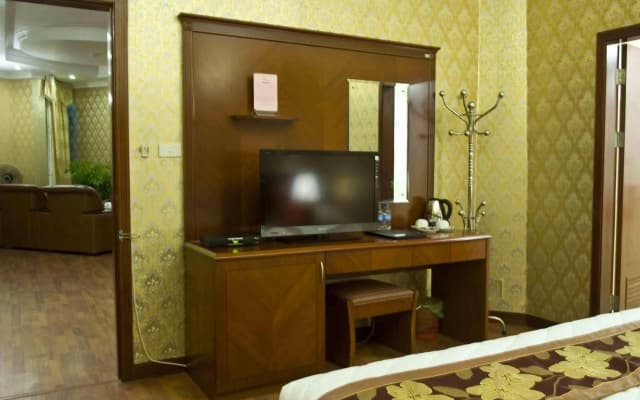 Crown Hotel - photo 3