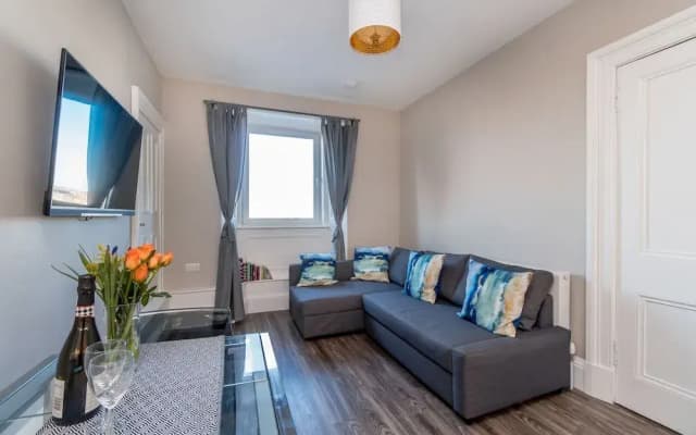 Silver Lining Charming Meadowbank Flat - photo 2