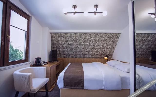 Crowns Hotel - photo 4