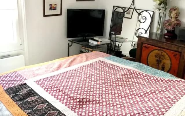 Apartment with One Bedroom in Paris, with Wonderful City View And Wifi - photo 2