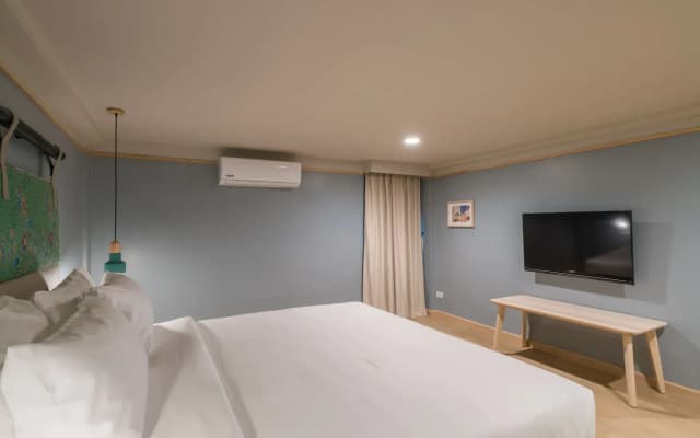 The Blanket Hotel - photo 2