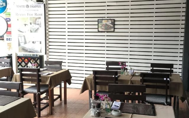 White Snapper Kitchen & Guesthouse - photo 3