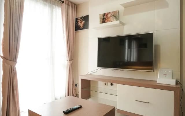 Strategic Location 1BR The Wave Apartment with City View - photo 5