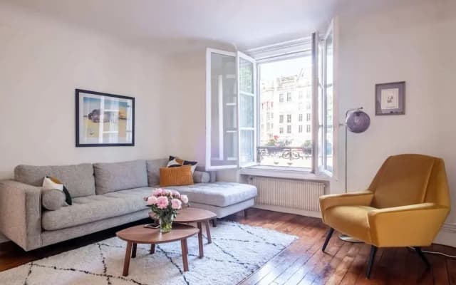Classical-parisian Apartment on Canal Saint Martin - photo 4