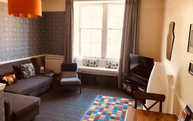 Edinburgh Old Town Apartment - photo 2