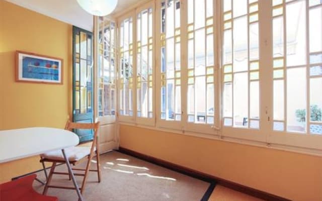 Rent a Flat in Barcelona Arc de Triomf - photo 3