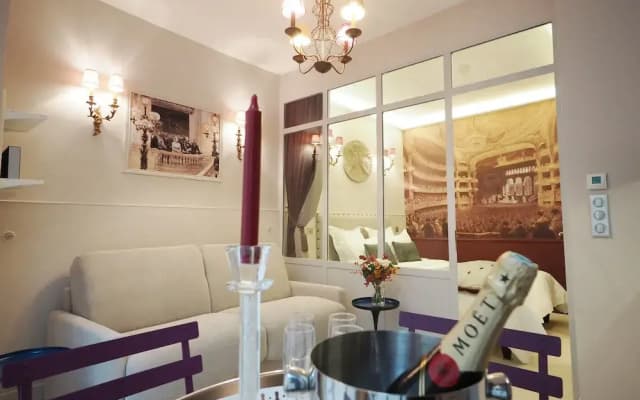 Palais Royal ChicSuites - photo 2
