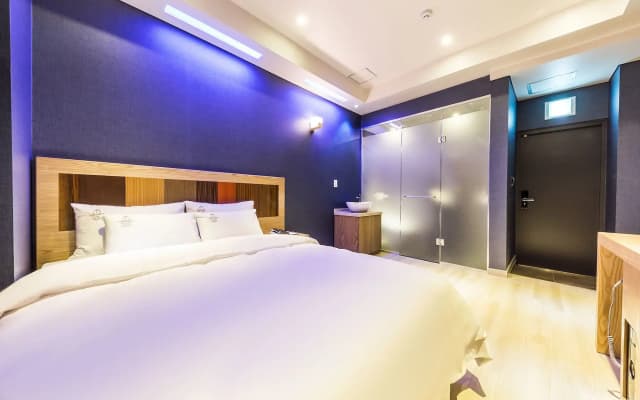 LA View Hotel - photo 3