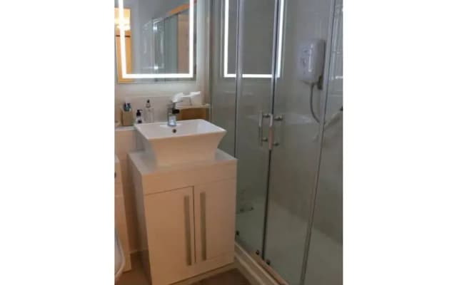 Contemporary Apartment off Queensferry Road - photo 4