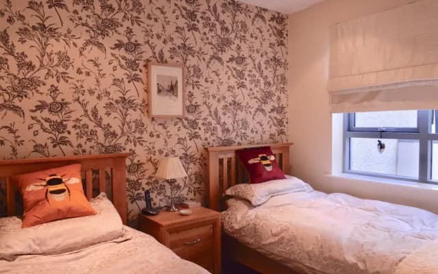 Bright Centrally Located Apartment - photo 3