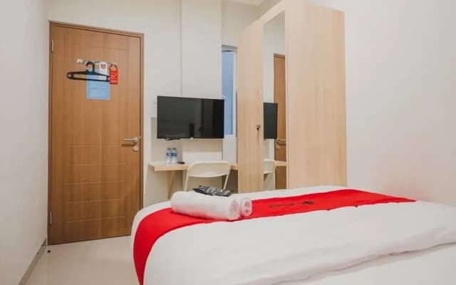 Kost M25 Hostel by Reddoorz - photo 4