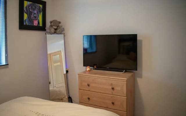 Homely 2 Bedroom Flat in Bonnington - photo 3