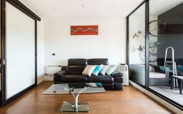 Cleo, 1BDR St Kilda Apartment - photo 4