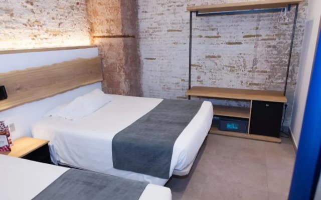 Paris Hostal - photo 2