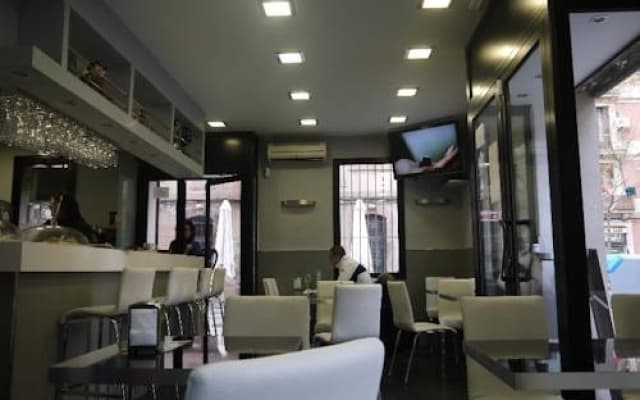 Be Happy Hostal - photo 3