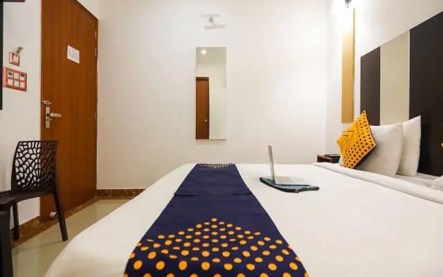 Hotel Deluxe Inn - photo 3