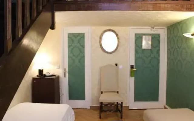 Pick A Flat's Apartement in Le Marais - rue Sainte Croix de la Bretonnerie - photo 4