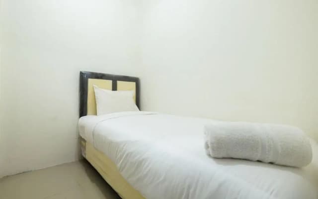 Comfortable 2BR Green Pramuka Apartment - photo 5