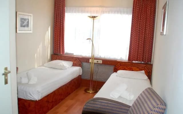 Hostel Bargain Toko - photo 3