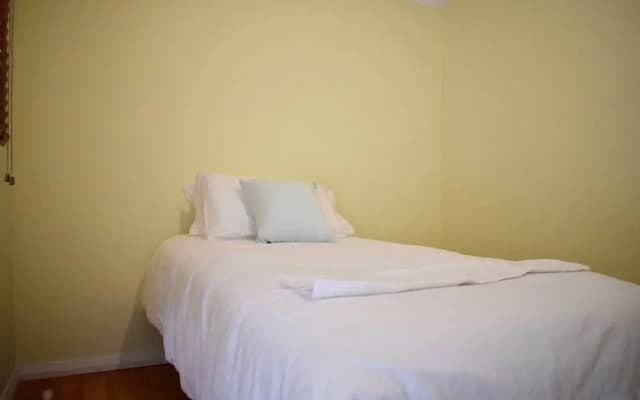 Stylish Cute Cottage in McMahons Point - photo 3