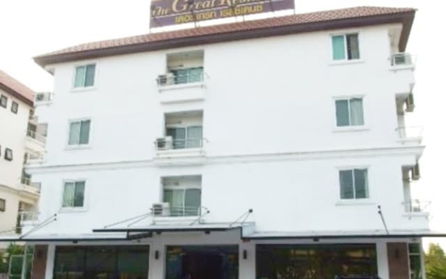 Queen's Garden Resort - photo 2