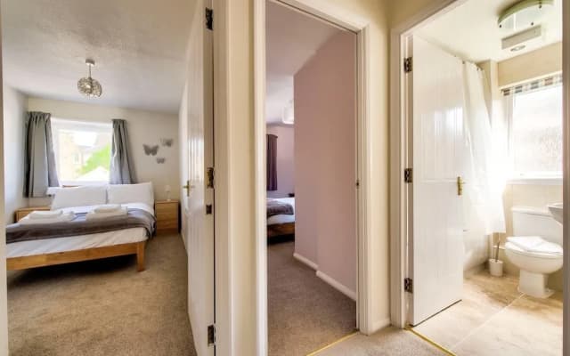 Spacious 2bed Close to City Centre - photo 3