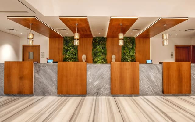 Canal Central Hotel - photo 2