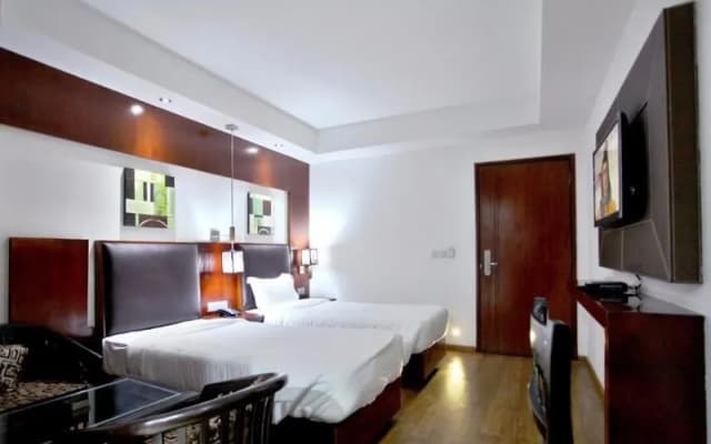 Hotel Shuhul Continental - photo 2