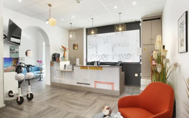 The Alcove Hotel - photo 2