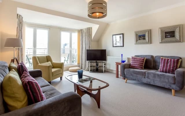 City Centre 3bed/3bath - photo 3