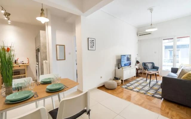 1 KM from The Acropolis 1 Bedroom Apt Netflix And Washing Machine - photo 2