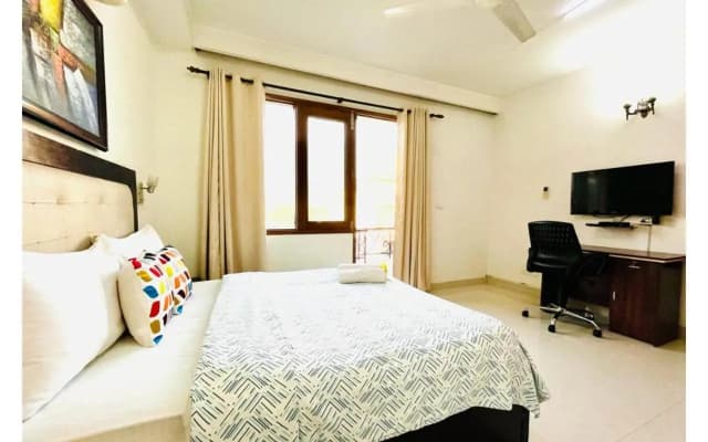 Bluo 1Bhk - Defence Colony Market, Lift, Balcony - photo 4