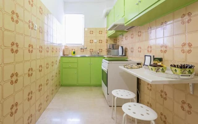 Green 'n' Blue, 1BD apt in Athens - photo 2