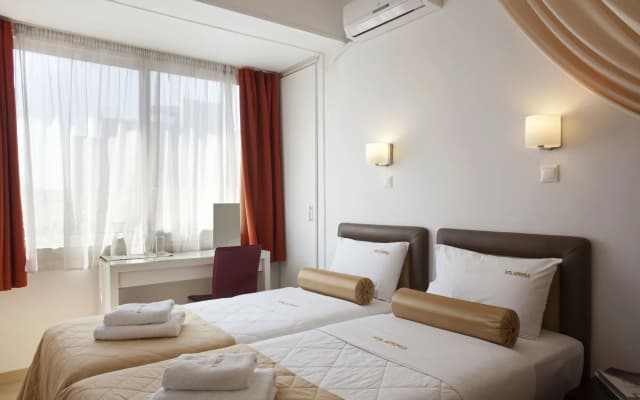 Metropolis Hotel - photo 4