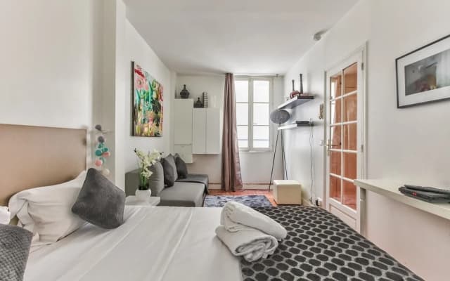 26 - Best Studio of Montorgeuil District - photo 2