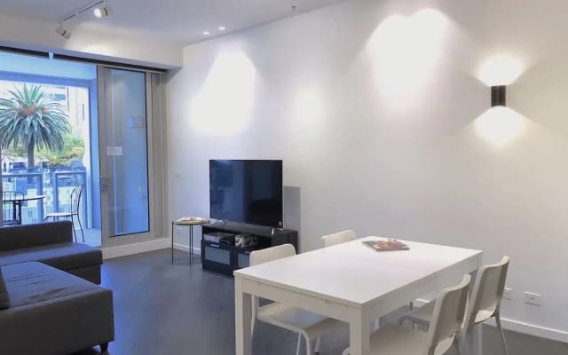 Pride Fawkner Apartments - photo 5