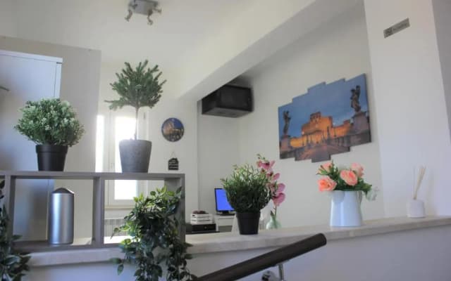 Roman Sunrise Rooms - photo 2