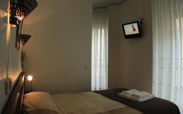 Hostal Esmeralda - photo 3