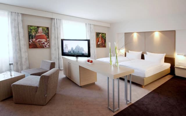 Estrel Hotel Berlin - photo 4