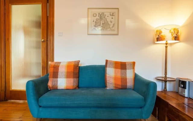 Spacious Leith Flat For 4 W/ Skyline View - photo 3