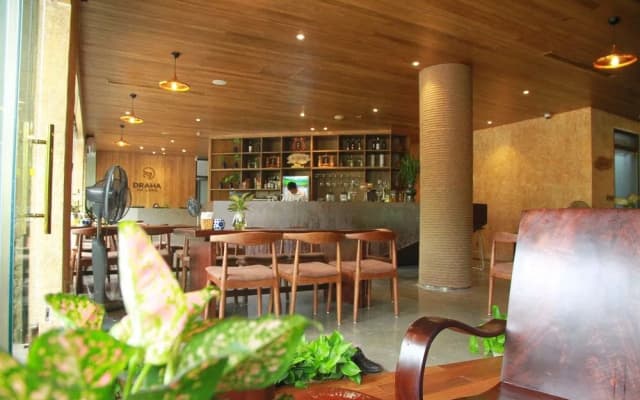 Draha Halong Hotel - Serenity, Charm and Nature - Preferred by Western Travelers - photo 2