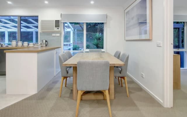 Stylish Coastal Retreat - photo 5